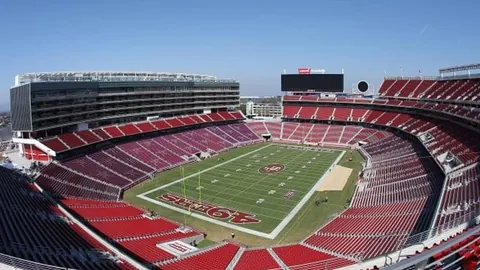 迪文琴佐断球助攻 爱德华兹空中扣篮