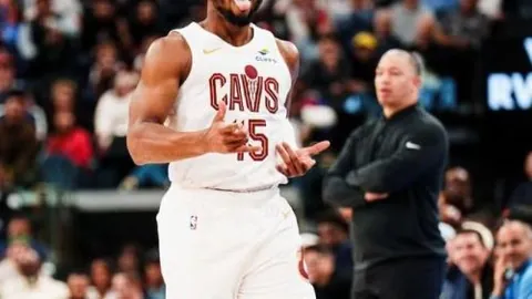 国足下周调整主力阵容 助力12强赛中超球员牺牲升级